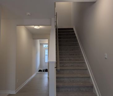 For Lease - 375 Les Emmerson Drive, Barrhaven, Ontario - Photo 6