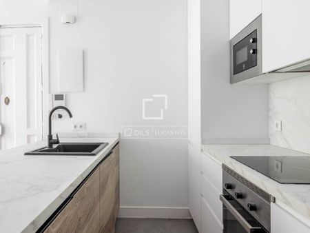 Excellent 2 Bedroom apartment for rent in Recoletos, Madrid - Photo 2