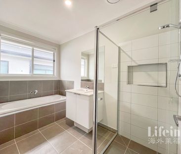 Spacious and Contemporary Family Home in Craigieburn - Photo 2