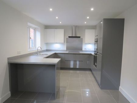 Clay Lane, Fishbourne, Chichester - Photo 2