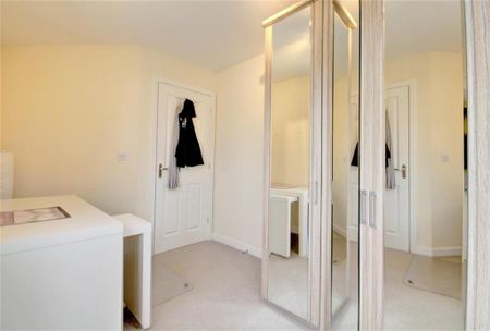 3 bedroom end of terrace house to rent - Photo 3