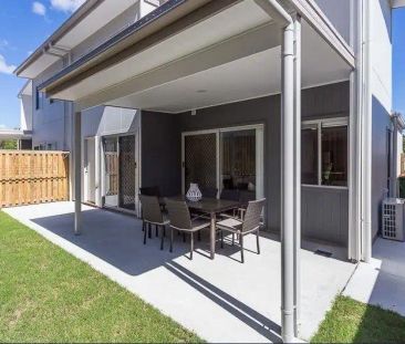 “Modern 3-Bedroom Townhouse in Prime Redbank Plains Location” - Photo 2