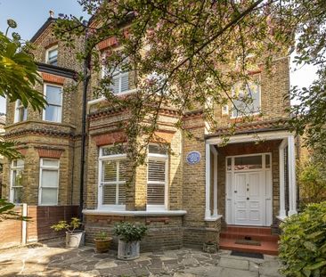 6 bedroom semi-detached house to rent - Photo 1