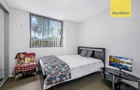 Stylish Ground Floor Two Bedroom Apartment with Large Courtyard - Riverside Living - Photo 2