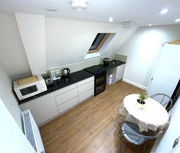 1 bedroom in a house share to rent - Photo 5