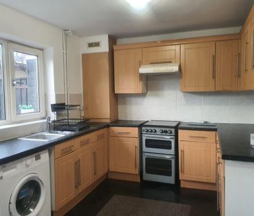 3 bedroom terraced house to rent - Photo 4