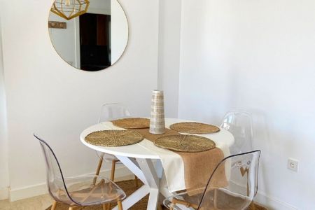 2 Bedroom Apartment For Rent in Selwo, Málaga - Photo 2