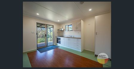 Cozy 2 Bedroom Home Close to Town - Photo 4