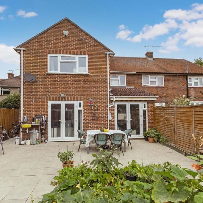 4 bedroom semi-detached house to rent - Photo 1
