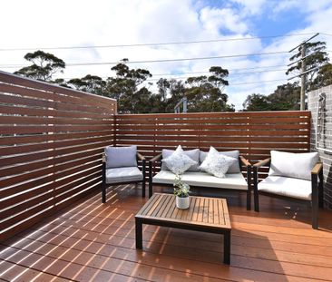 MODERN 2 BEDROOM TOWNHOUSE! - Photo 1