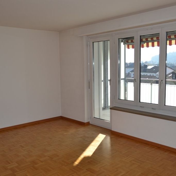 Grosszügige 4- Zimmerwohnung in Zürich-Oerlikon - Foto 1