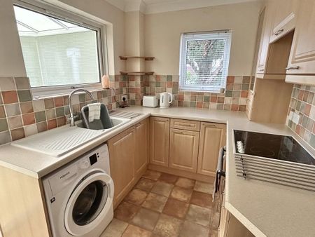 1 bedroom semi-detached house to rent - Photo 2