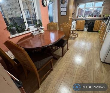 3 bedroom terraced house to rent - Photo 6