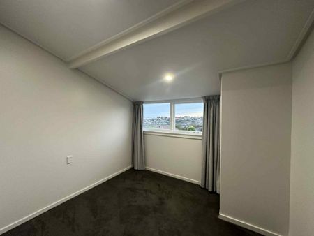 Tastefully appointed and ready now! - Photo 5