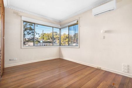 IDEAL PARKDALE SCHOOL LOCATION | LARGE YARD | WELL MAINTAINED HOME - Photo 5