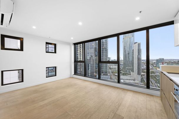 Freshly painted Two Bedroom Apartment on level 23 - Photo 1