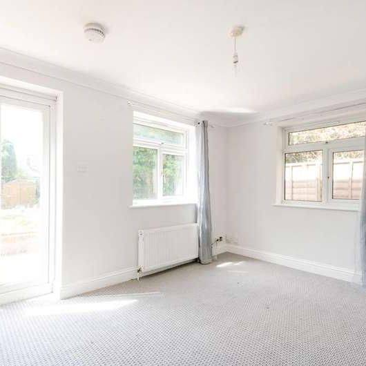 Tolworth Park Road, Surbiton, KT6 - Photo 1