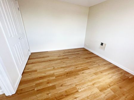 2/11 Erskine Avenue, Reservoir VIC 3073 - Photo 5