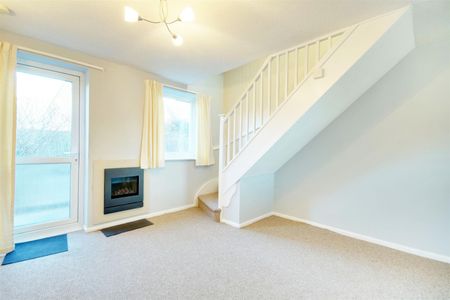A 1 Bedroom House - Mid Terrace in Bishops Cleeve GL52 8TE - Photo 5