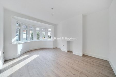 4 bedroom semi-detached house to rent - Photo 3