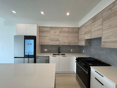 Modern 2 Bedroom Condo - Photo 2