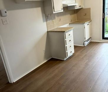 Beau 41/2 à Laval 5 minutes du métro - Photo 2