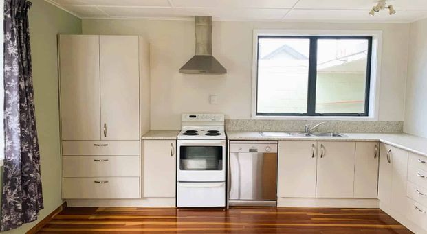 Warm, Welcoming & Walkable – Renovated Family Home Near Town - Photo 1