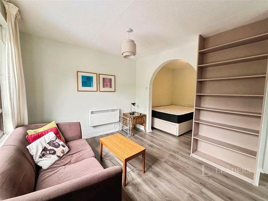 Studio to rent - Photo 1