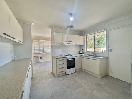 Luxurious Family Living with Space, Style & Comfort - Photo 4