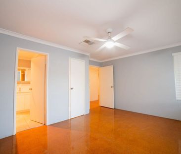 Spacious Family Haven with Charm, Comfort & Fruit Trees – A Perfect... - Photo 3