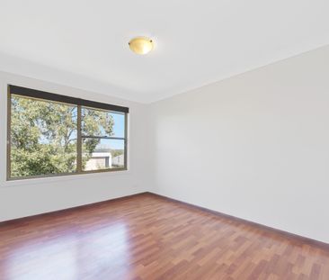 Three Bedroom Townhouse $900 per week! - Photo 1