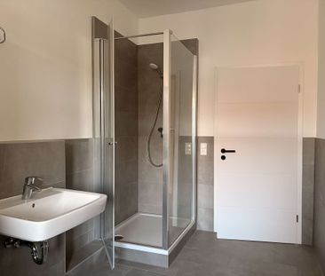 Sanierte 4 Raumwohnung mit großem Balkon in Schönefeld! - Foto 1