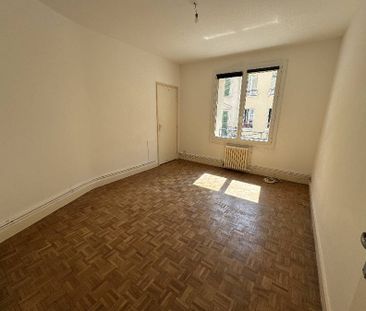 Location Appartement 3 pièces 70m² - Photo 3