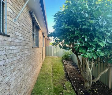 Modern 3 Bedroom Villa – Freshly Updated & Move-In Ready - Photo 3