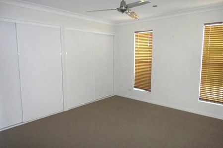 Your Family Home Awaits You. - Photo 2