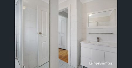 Spacious townhouse in ideal location - Photo 3