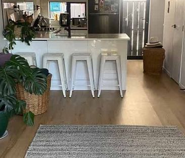 Near new low maintenance townhouse - Photo 2