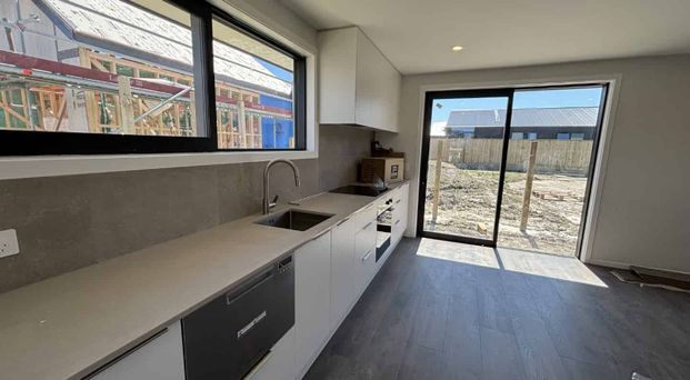 Modern and Spacious Two-Bedroom Unit in Hanley’s Farm - Photo 1