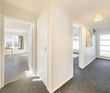 Beautiful renovated 3 bedroom home - Photo 4