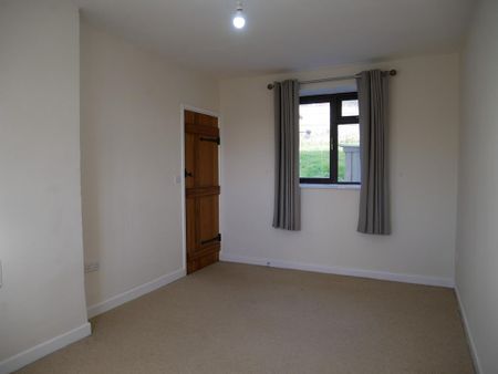 3 bedroom end of terrace house to rent - Photo 3