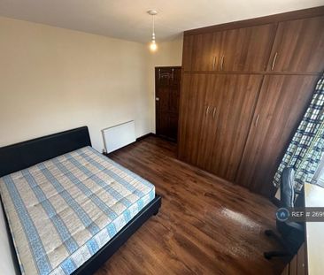 4 bedroom semi-detached house to rent - Photo 4