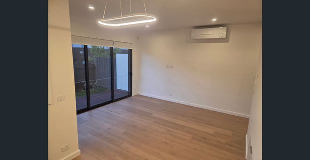 STYLISH LUXURY LIVING! - Photo 1