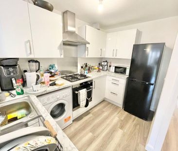 Room in a Shared House, Ambassador Building, SW11 - Photo 6