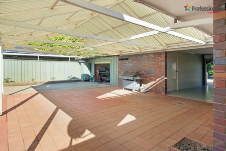 2 Balmoral Crescent, Lake Albert NSW 2650 - Photo 4