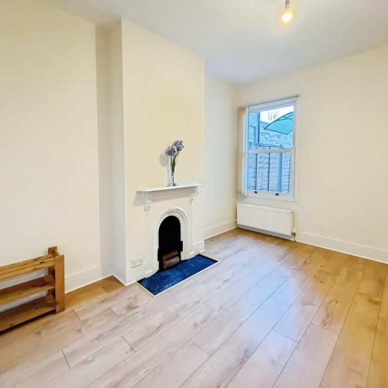 4 bedroom semi-detached house to rent - Photo 1