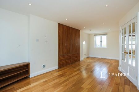 3 bedroom semi-detached house to rent - Photo 2