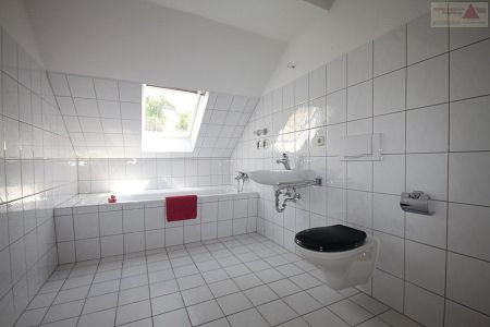 3-Raum-Dachgeschosswohnung im Zentrum von Annaberg! - Photo 4
