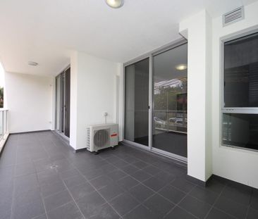 Wonderfully Spaced & Convenient 2 Bedroom Apartment - Photo 6