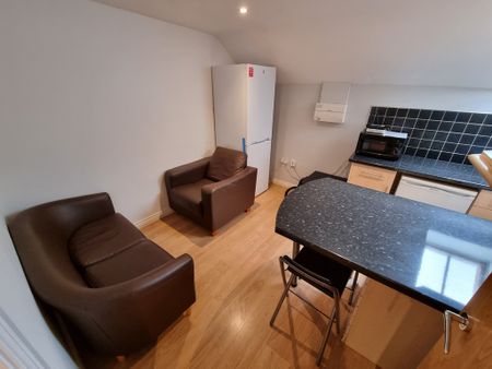 3 Bed Student Accommodation - Photo 5