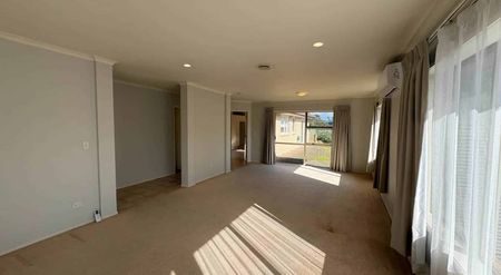 Spacious Family Living in the Heart of Burswood - Photo 3